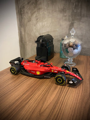 Miniatura F1 Ferrari F1-75 / C. Leclerc - Escala 1:10 com 53cm