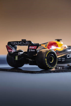 Miniatura F1 Red Bull RB18 / M. Verstappen - Escala 1:10 com 53cm