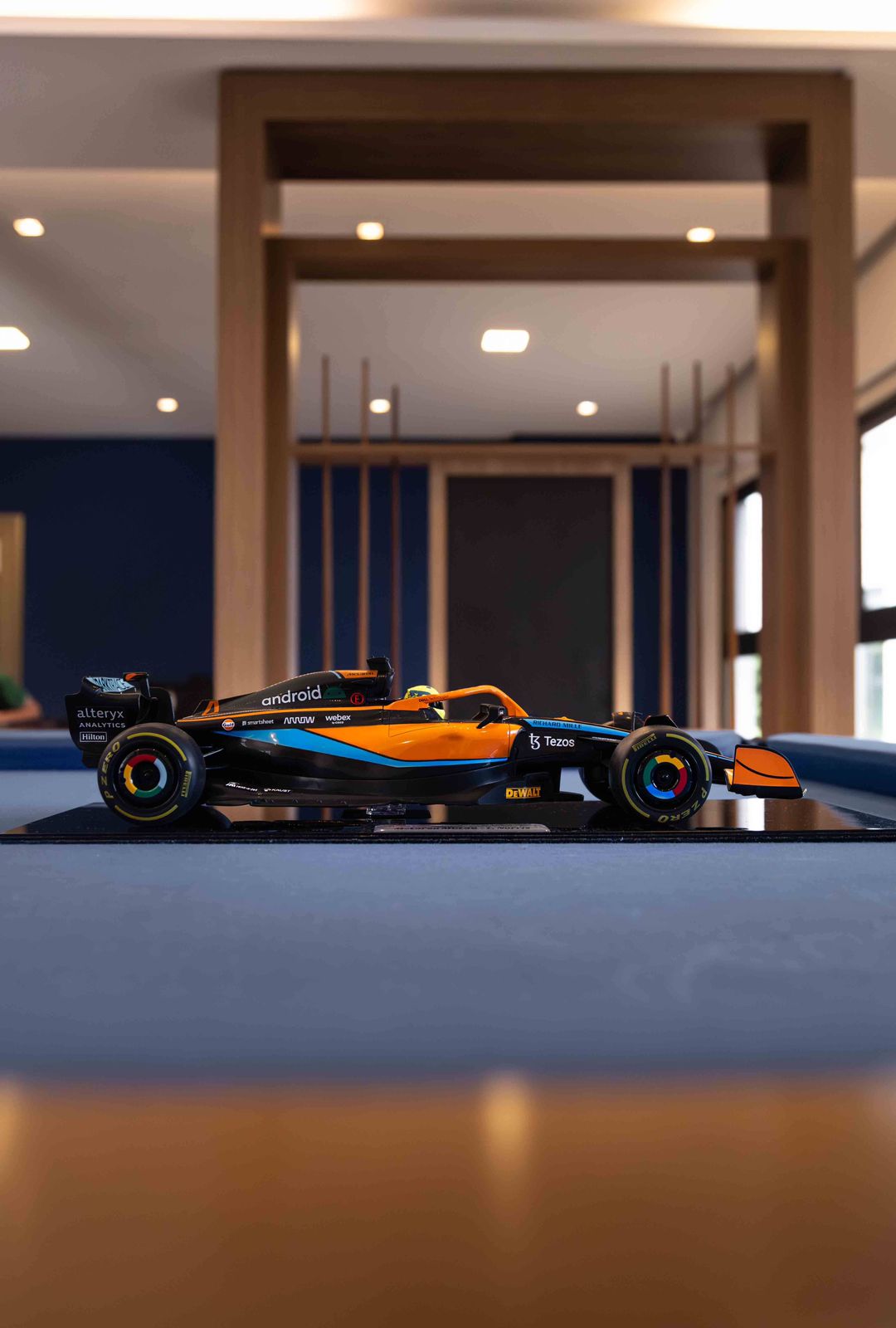 Miniatura F1 McLaren MCL36 / L. Norris - Escala 1:10 com 53cm