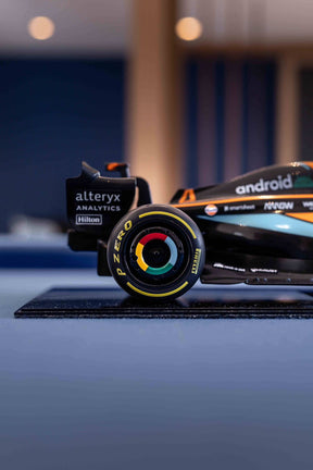 Miniatura F1 McLaren MCL36 / L. Norris - Escala 1:10 com 53cm