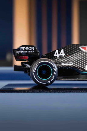 Miniatura F1 Mercedes AMG W11 / L. Hamilton - Escala 1:10 com 53cm