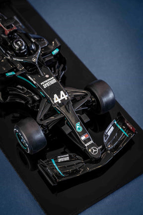 Miniatura F1 Mercedes AMG W11 / L. Hamilton - Escala 1:10 com 53cm